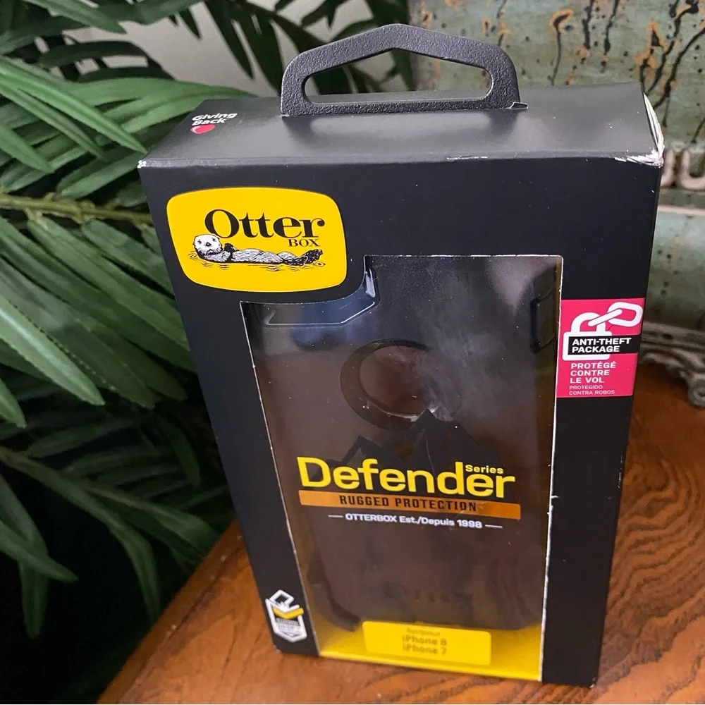 New OtterBox Defender Case Black iPhone 7 or iPhone 8